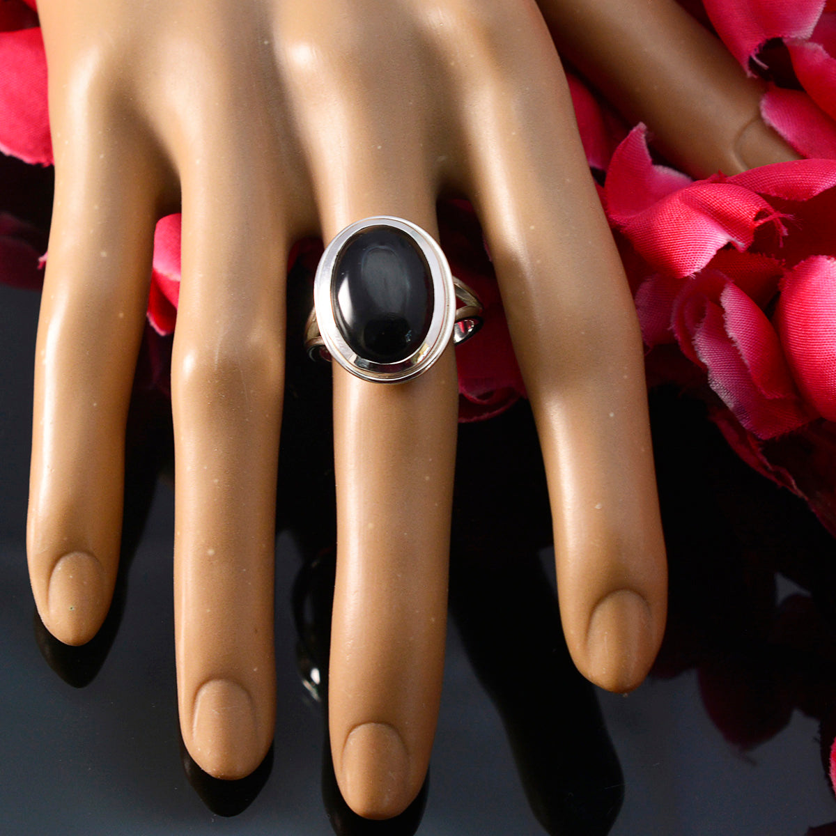 Aria Victorian Black Solitaire Ring