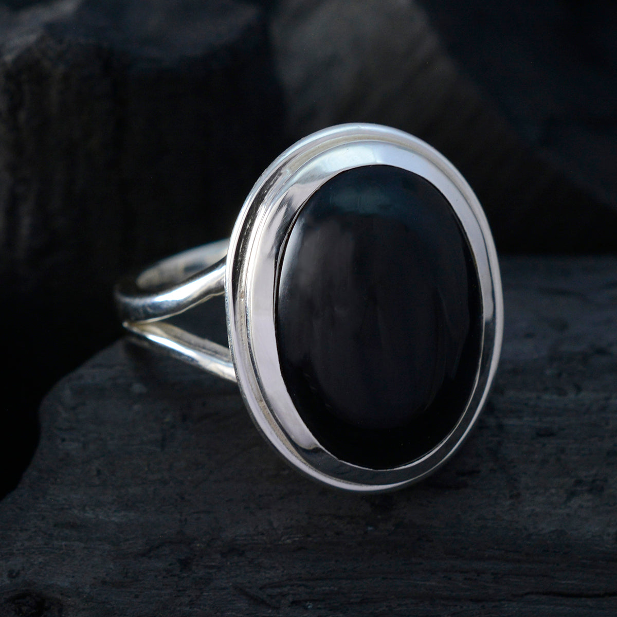 Aria Victorian Black Solitaire Ring