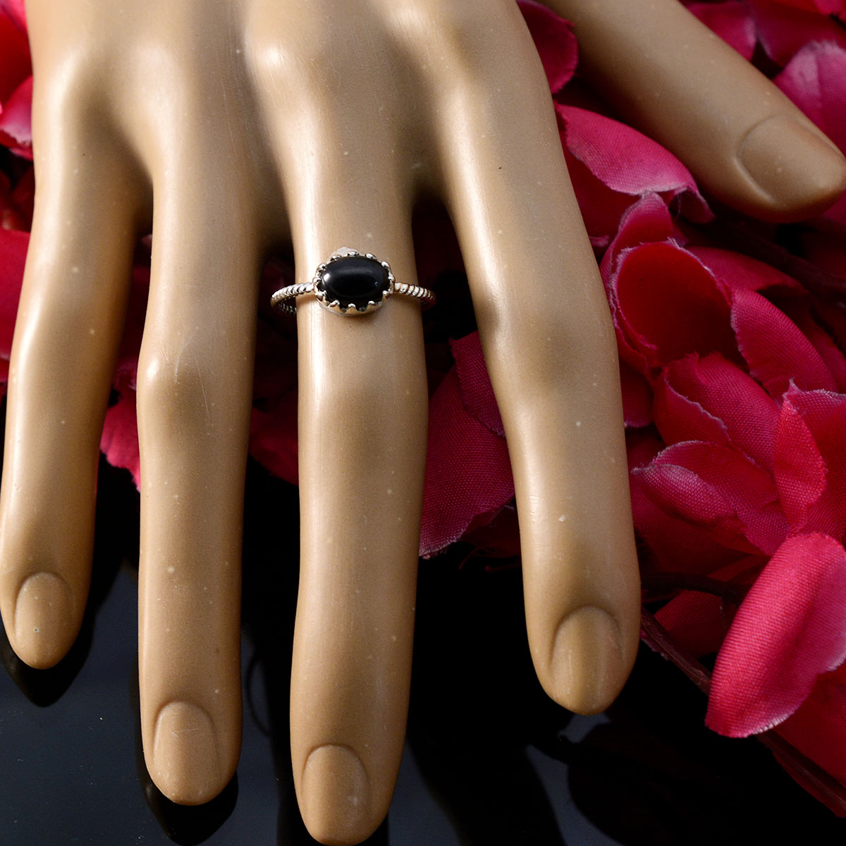 Lily Twist Black Solitaire Ring