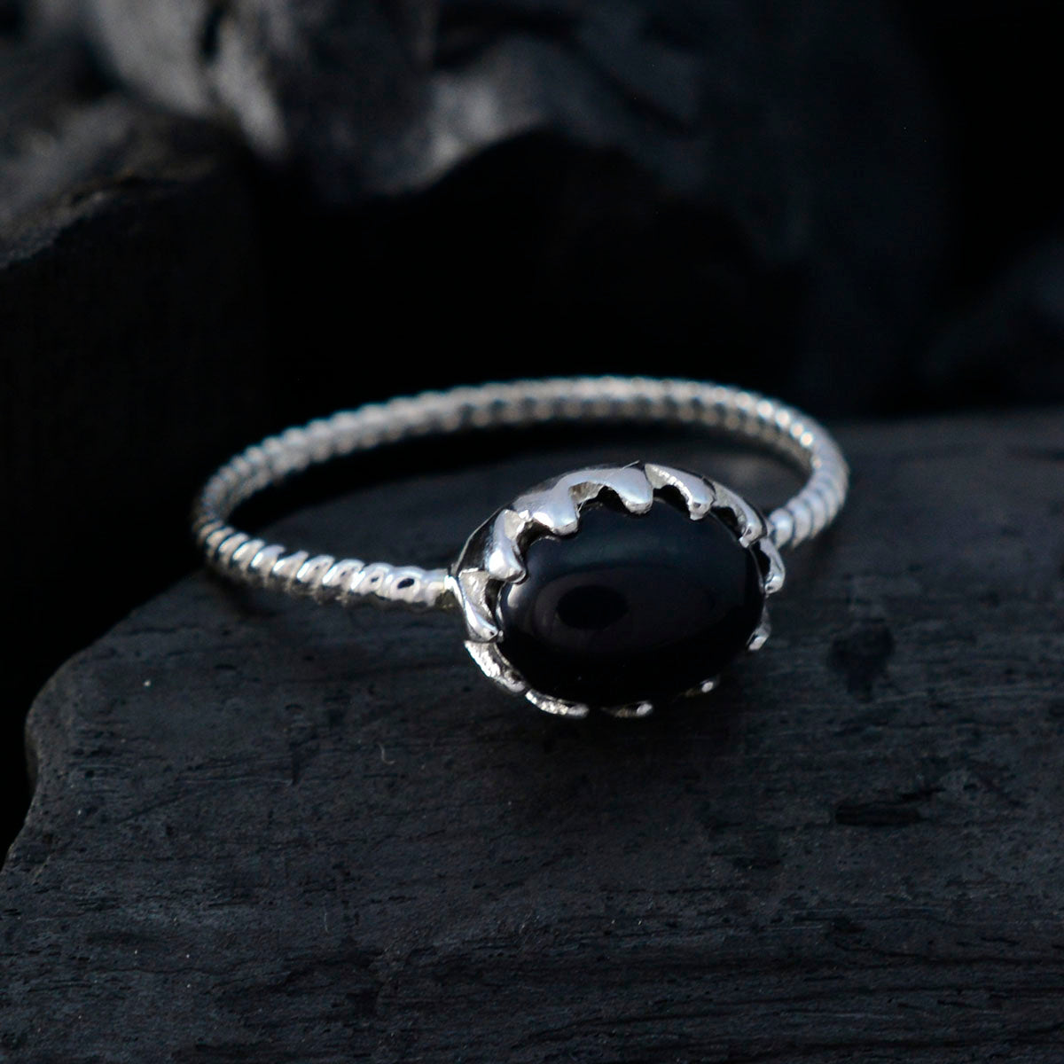 Lily Twist Black Solitaire Ring