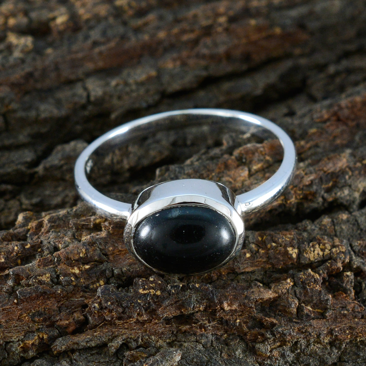 Natcha Abstract Black Solitaire Ring