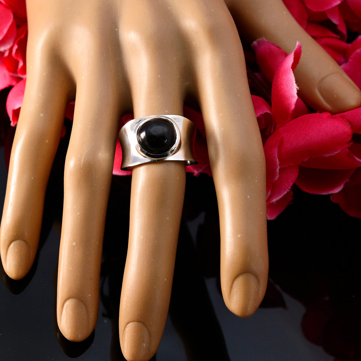 Clara Armor Black Solitaire Band