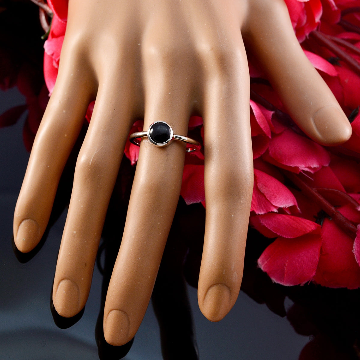 Aiko Feminine Black Solitaire Ring