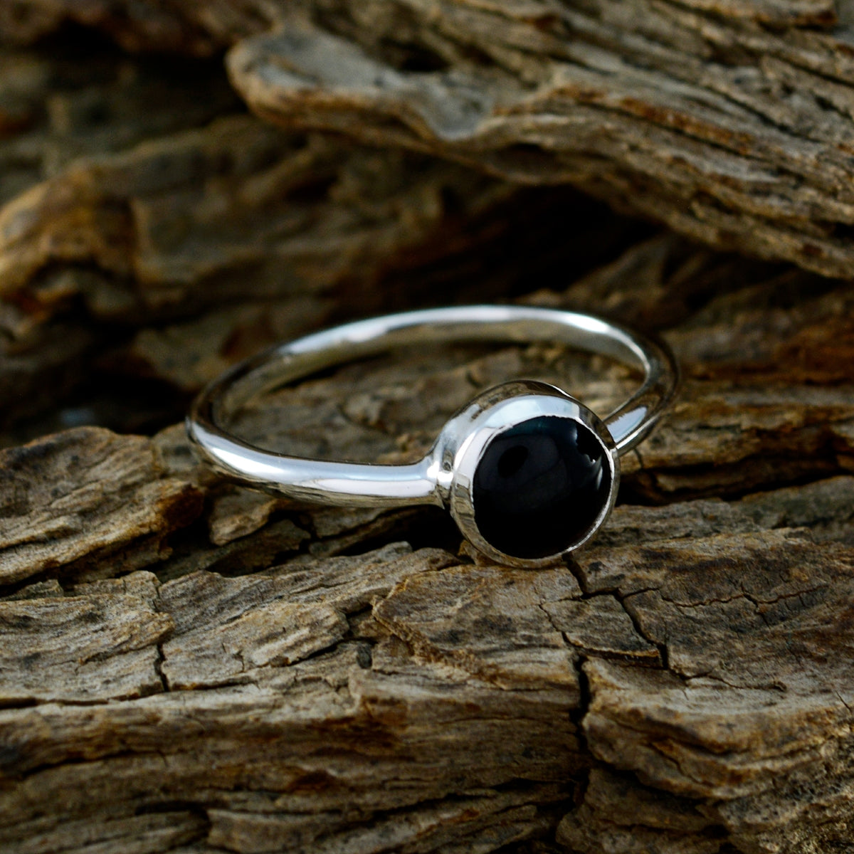Aiko Feminine Black Solitaire Ring