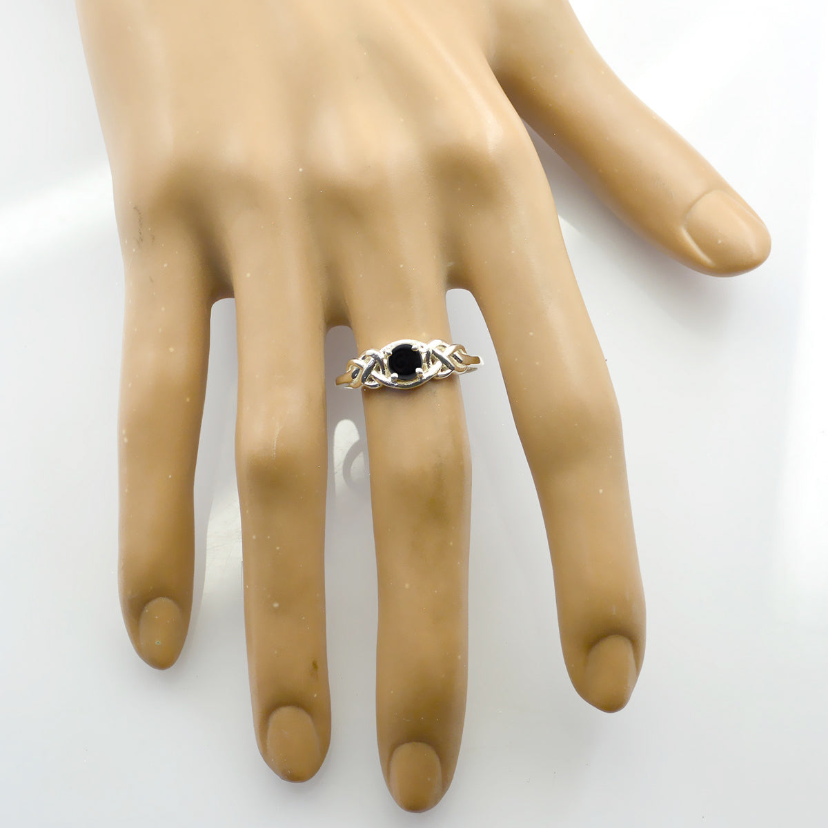 Yuki Trendy Black Solitaire Ring