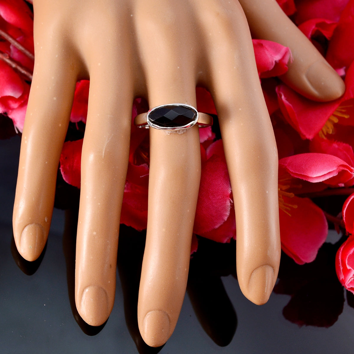 Stella Trendy Black Solitaire Ring