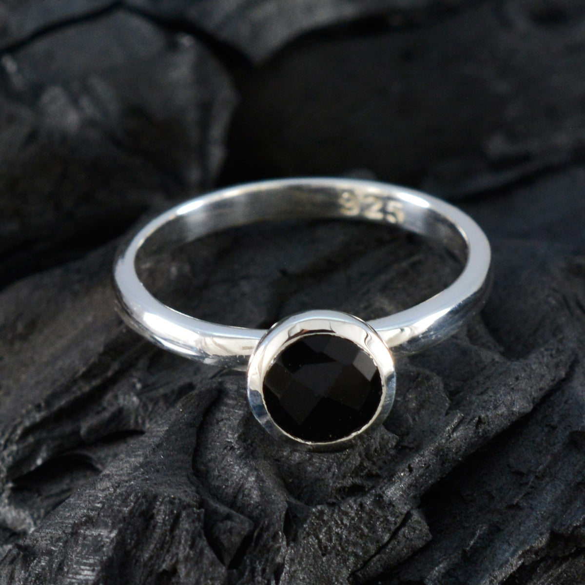 Yuna Contemporary Black Solitaire Ring