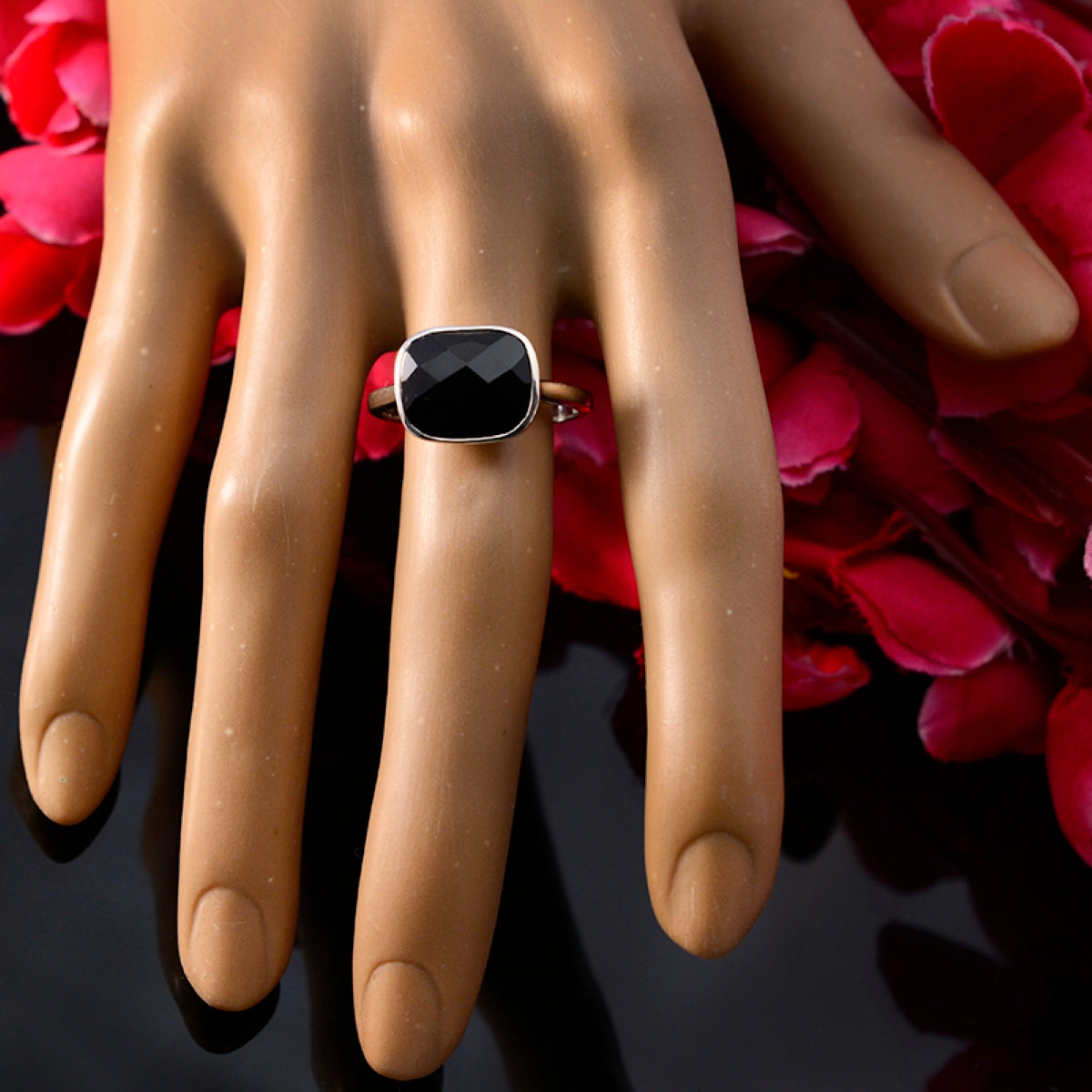Saanvi Artisan Black Solitaire Ring
