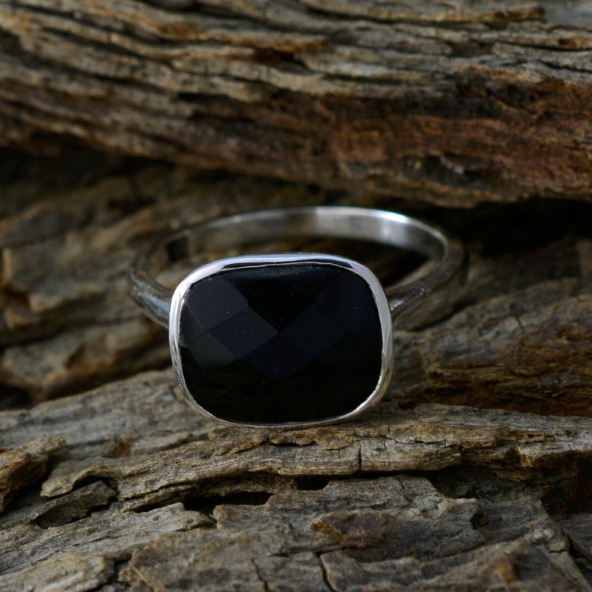 Saanvi Artisan Black Solitaire Ring