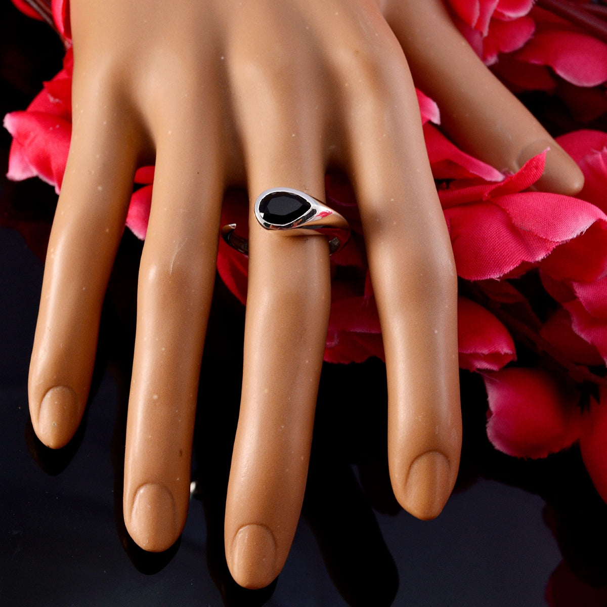 Nova Luxurious Black Solitaire Ring