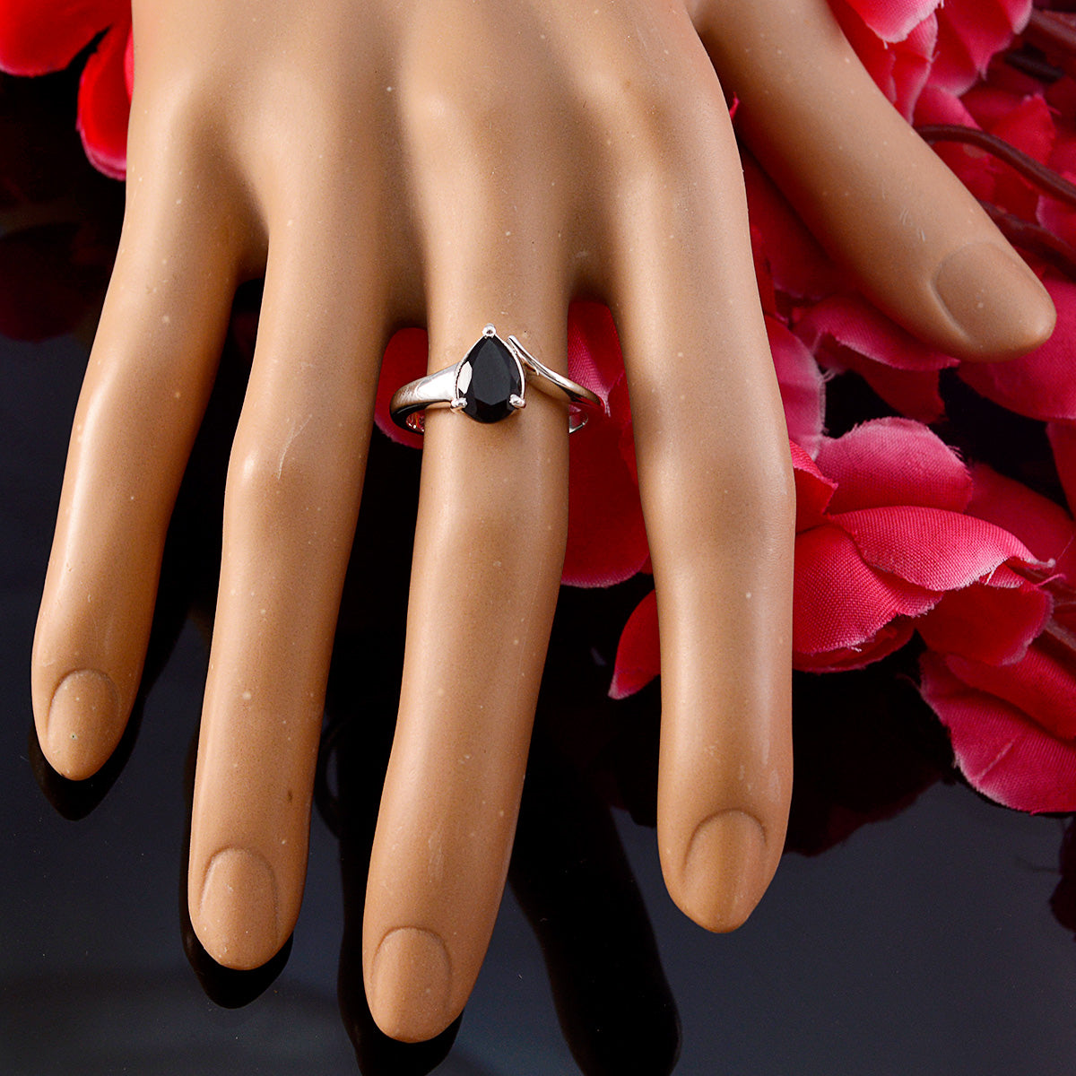 Siti Heart Black Solitaire Ring