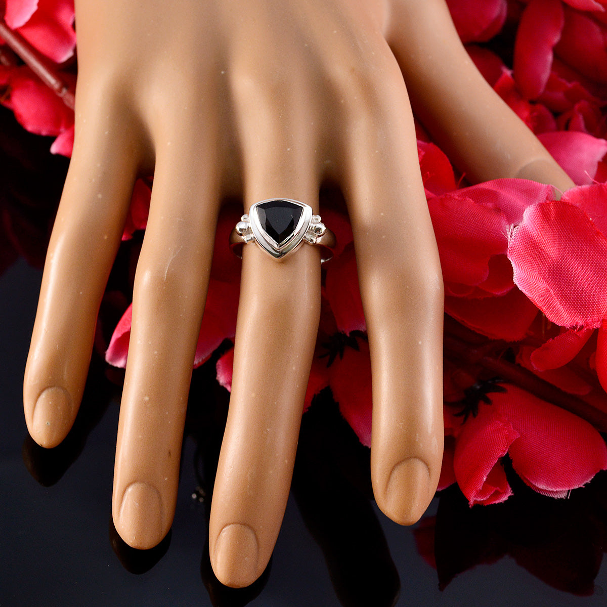 Laura Traditional Black Solitaire Ring