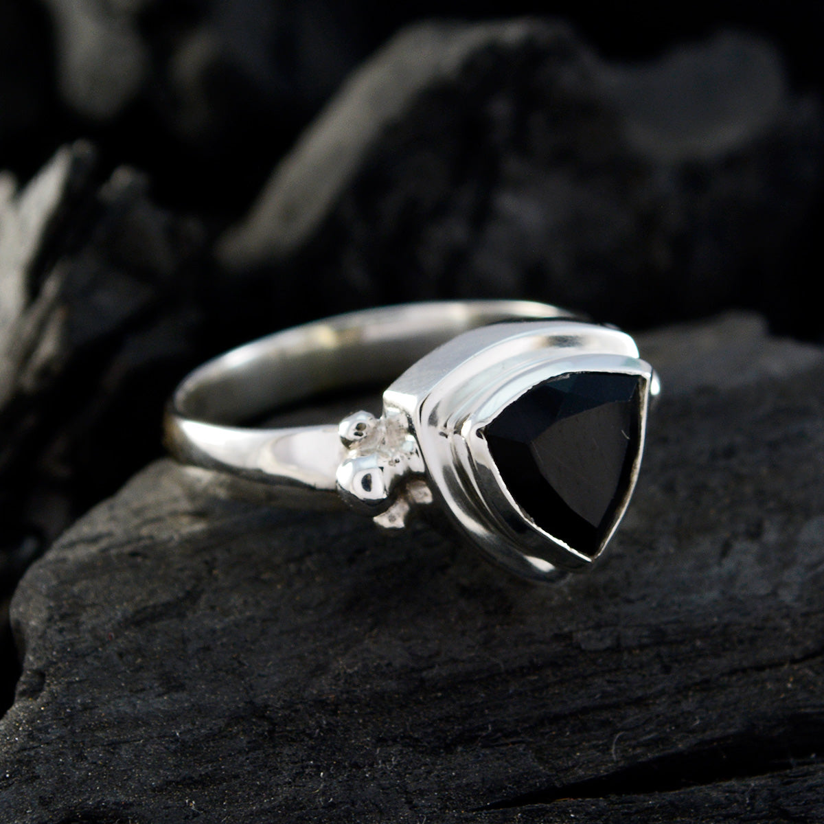 Laura Traditional Black Solitaire Ring
