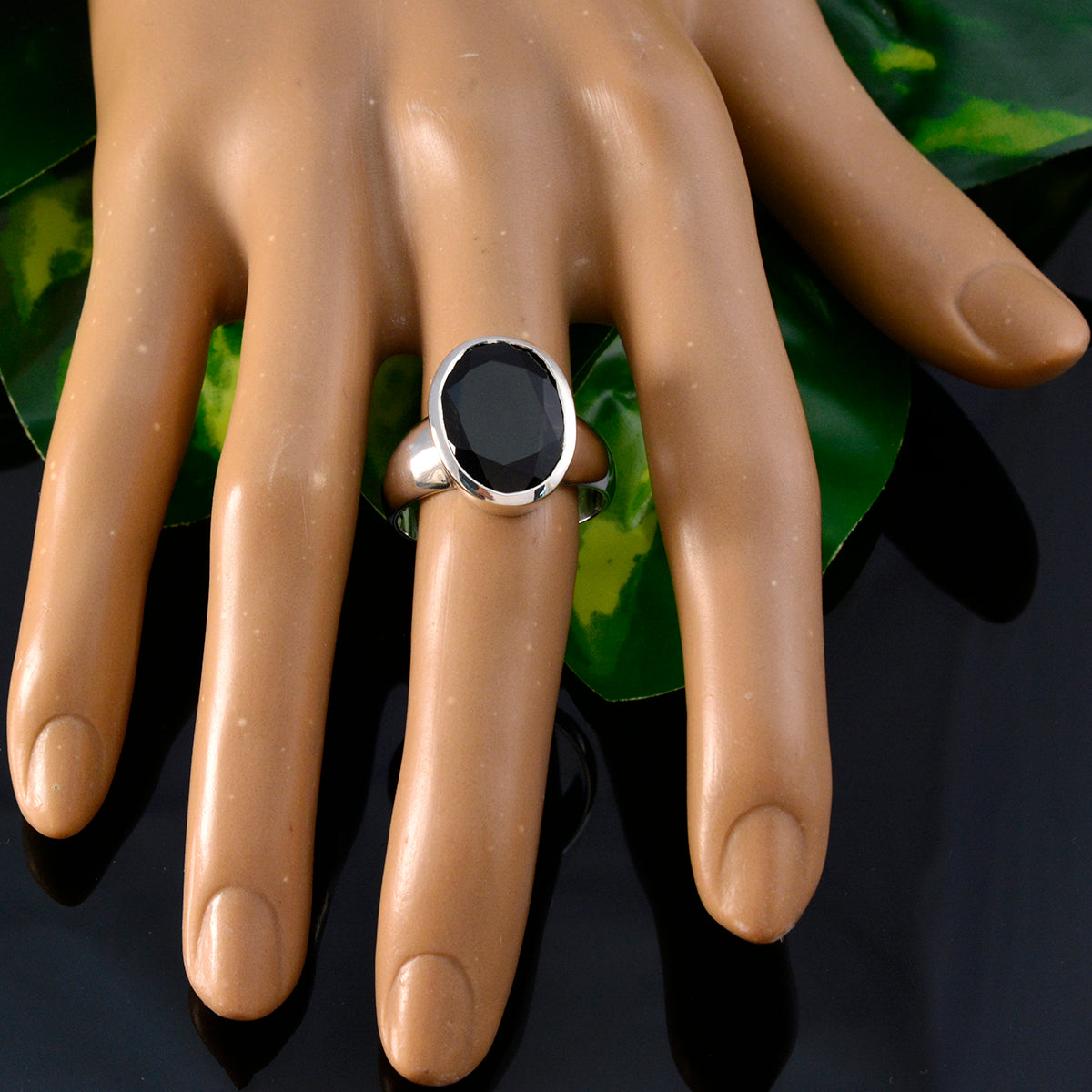 Meera Glamorous Black Solitaire Ring