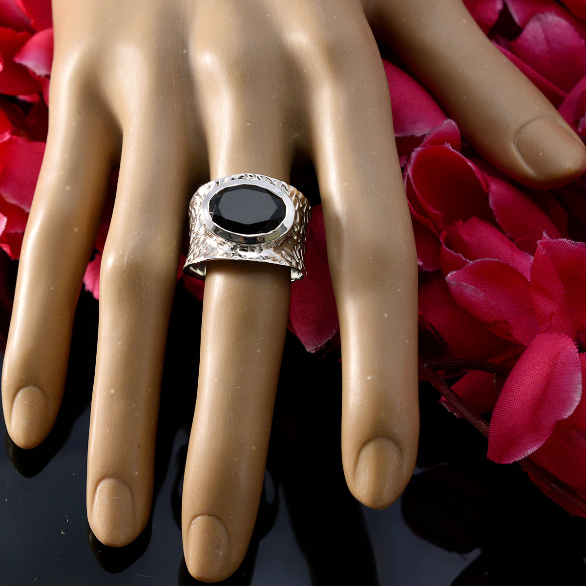 Paula engravings Black Solitaire Ring
