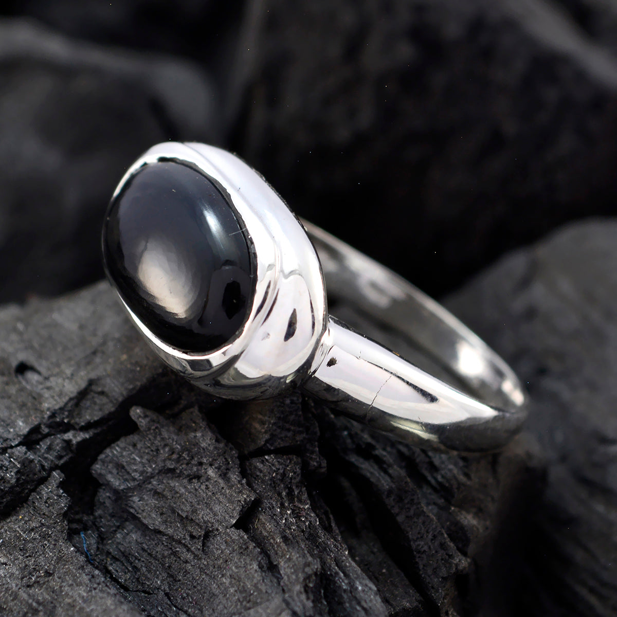 Saanvi Ethnic Black Solitaire Ring