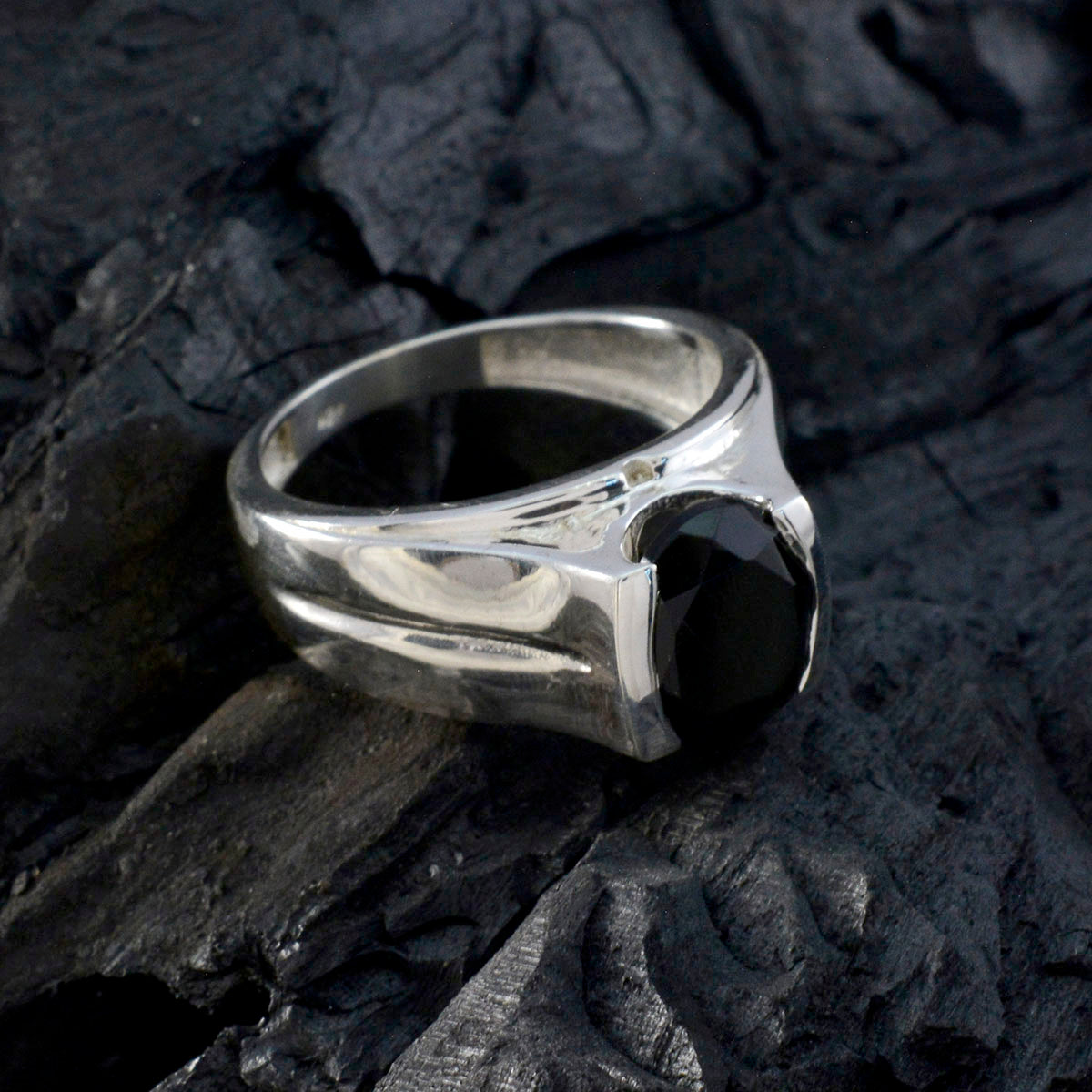Renata Heritage Black Solitaire Ring