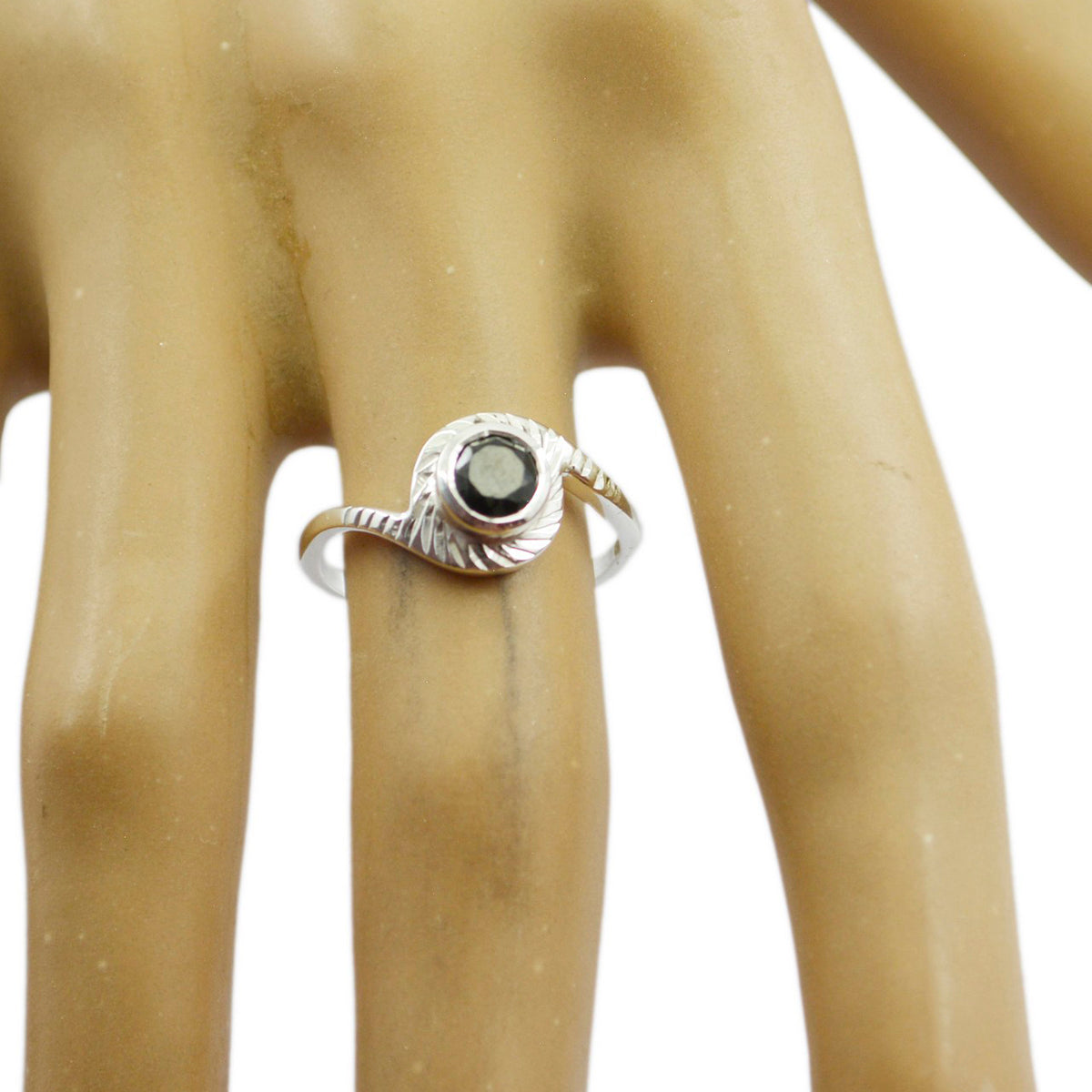 Saanvi Trendy Black Solitaire Ring