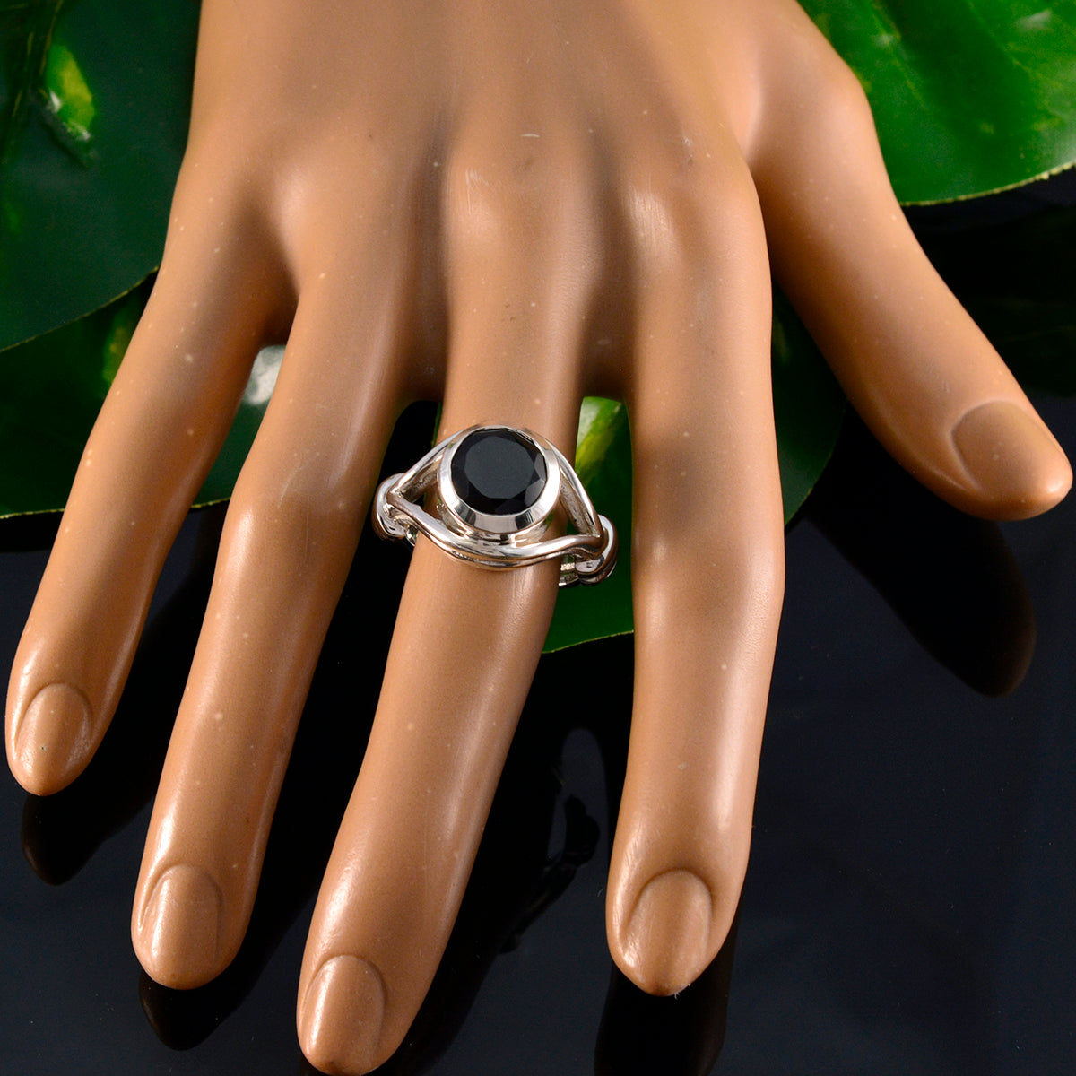 Saanvi Romantic Black Solitaire Ring