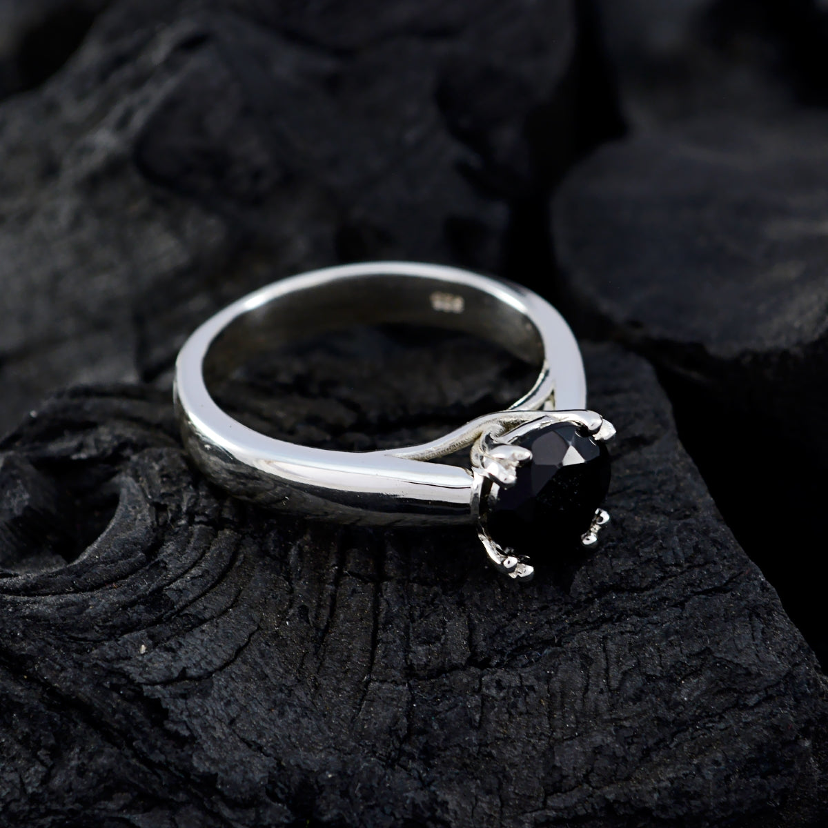 Cecilia Fairytale Black Solitaire Ring