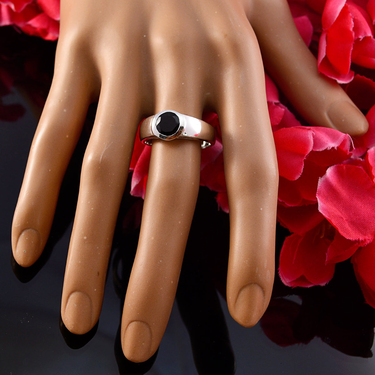 Hannah Modern Grey Solitaire Ring