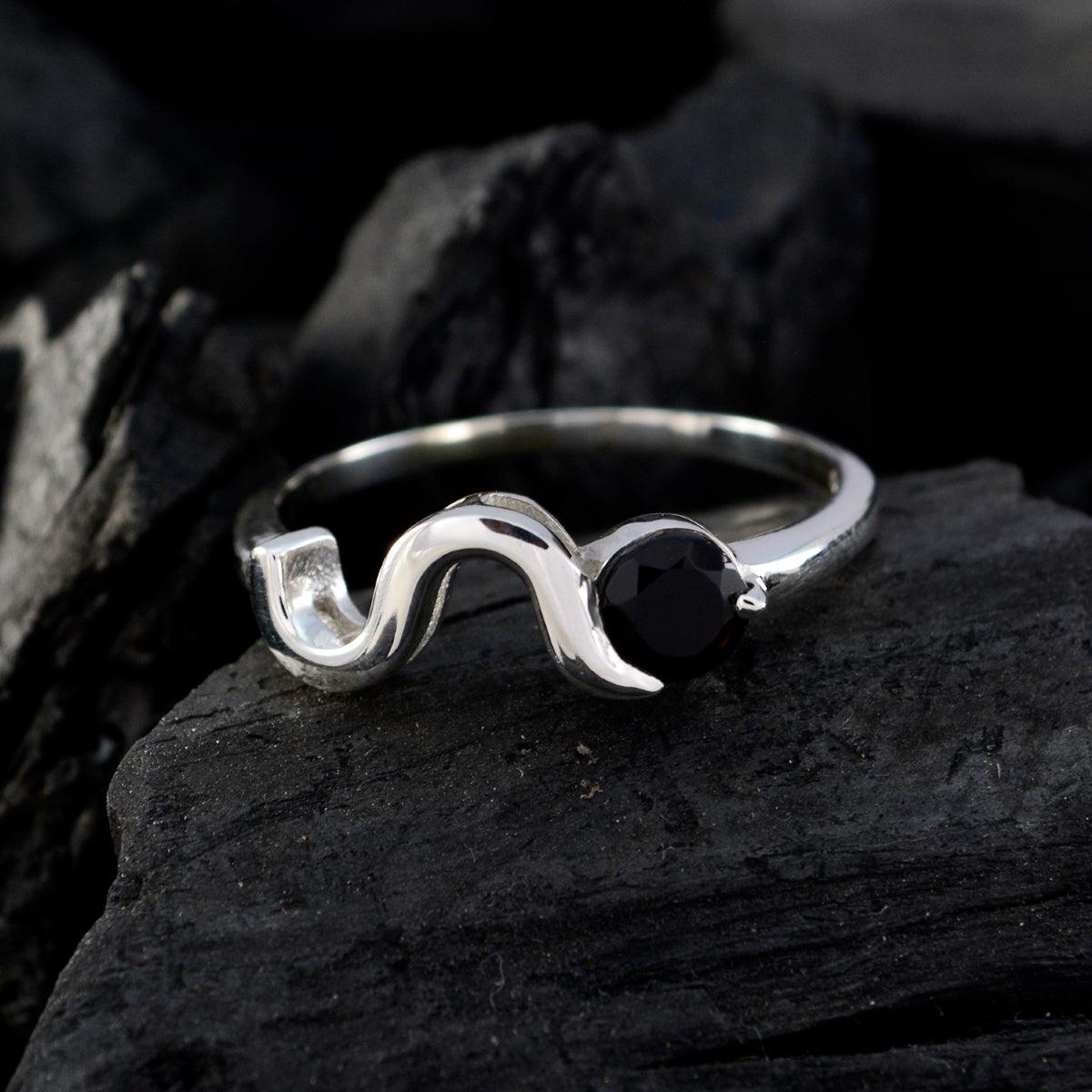 Audrey Graceful Black Solitaire Ring