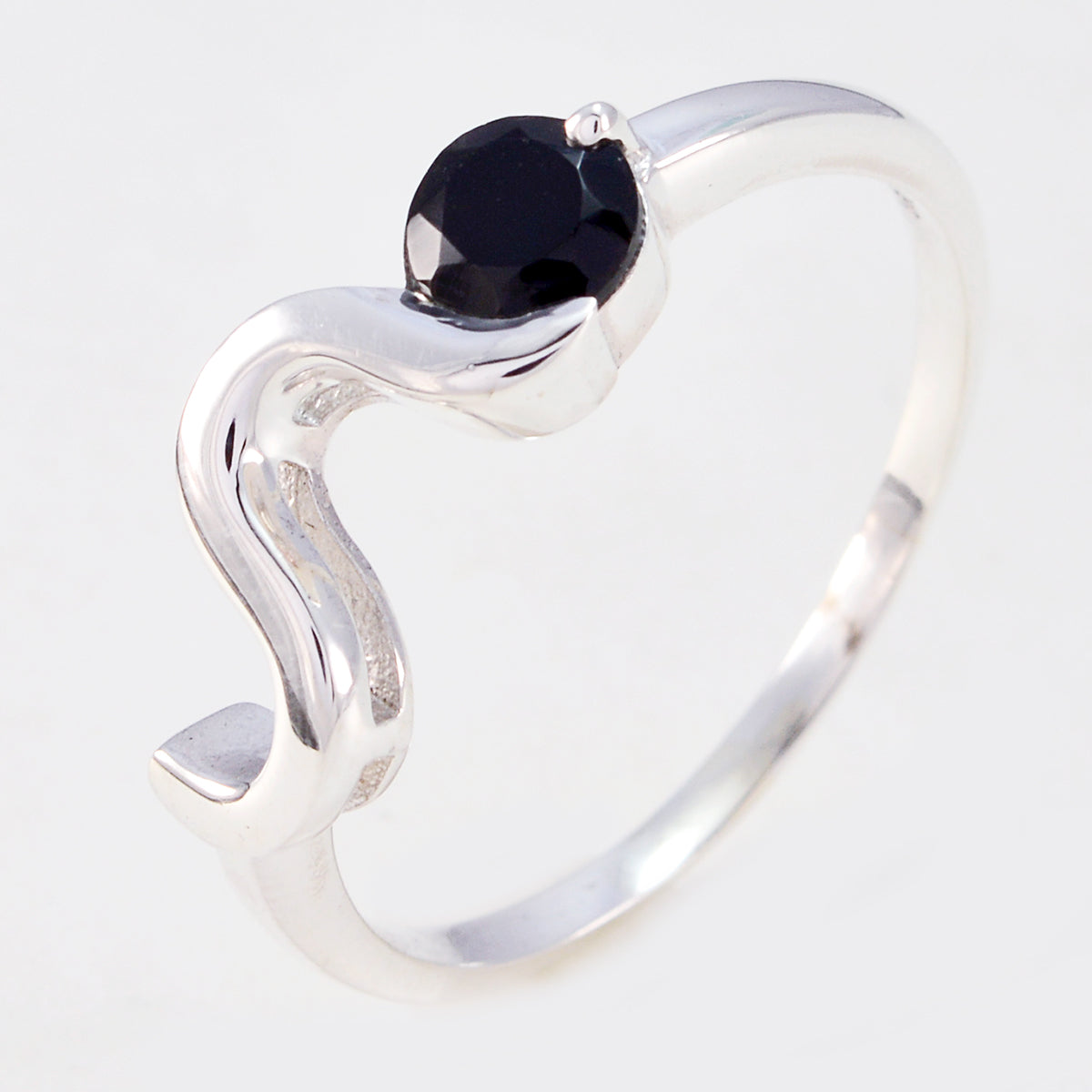 Audrey Graceful Black Solitaire Ring