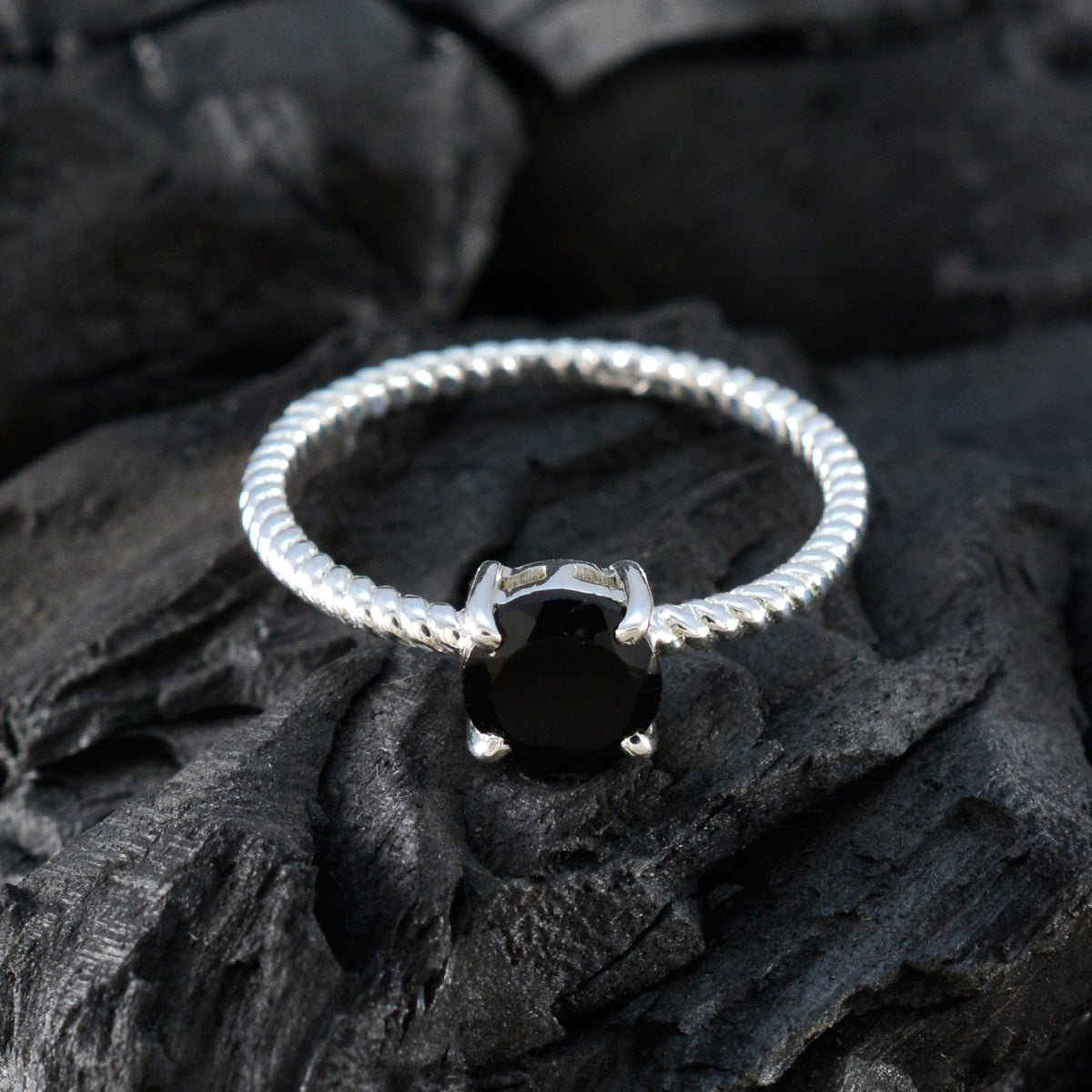Ji-eun Twist Black Solitaire Ring