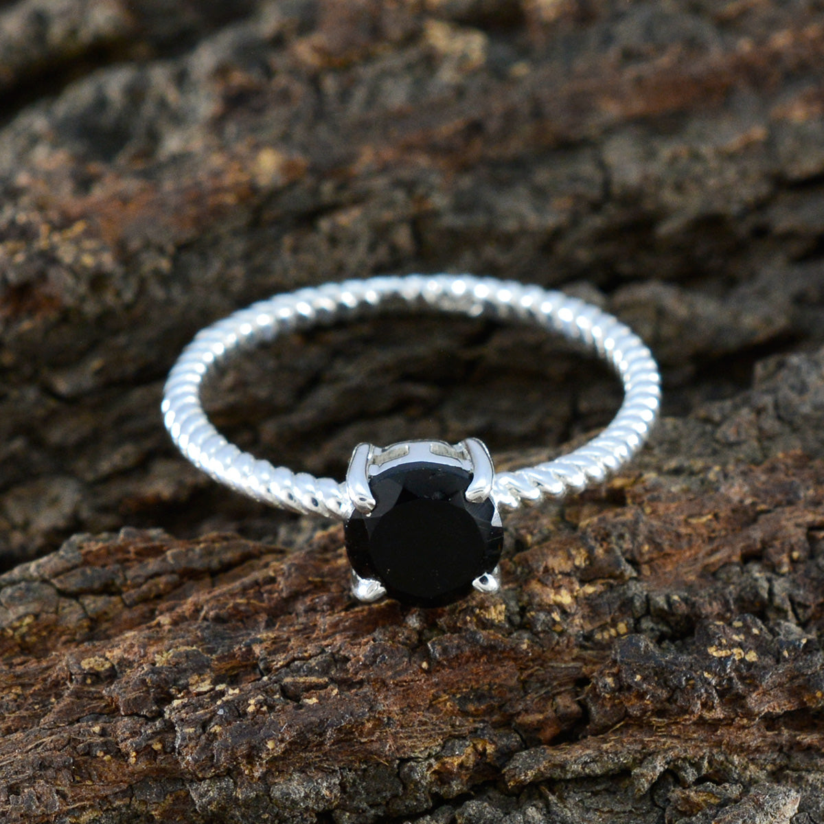 Ji-eun Twist Black Solitaire Ring