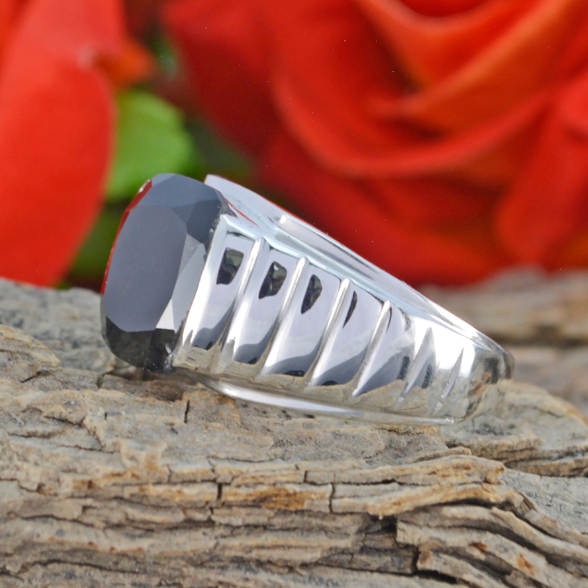 Giulia Armor Black Solitaire Ring