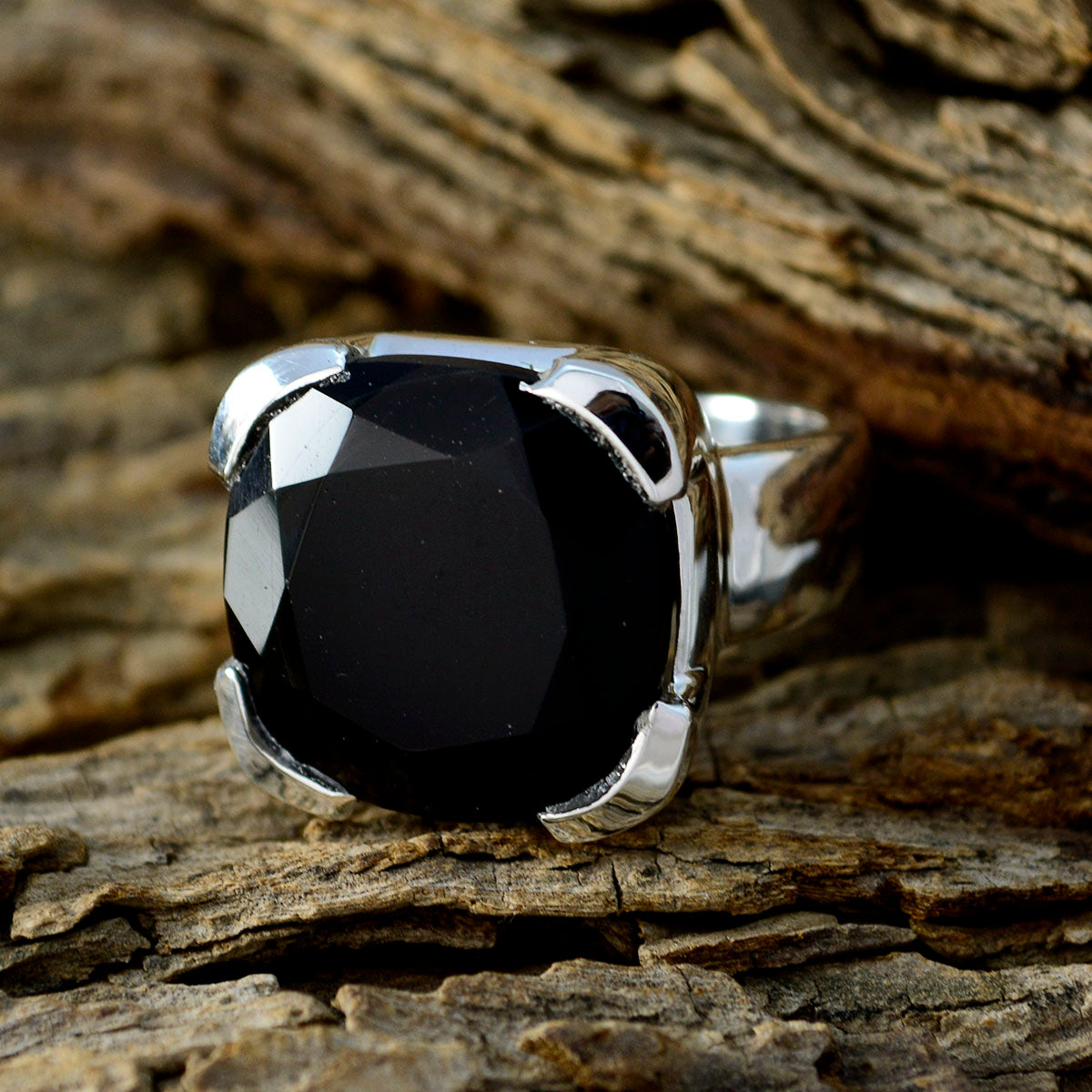Victoria Signet Black Solitaire Ring
