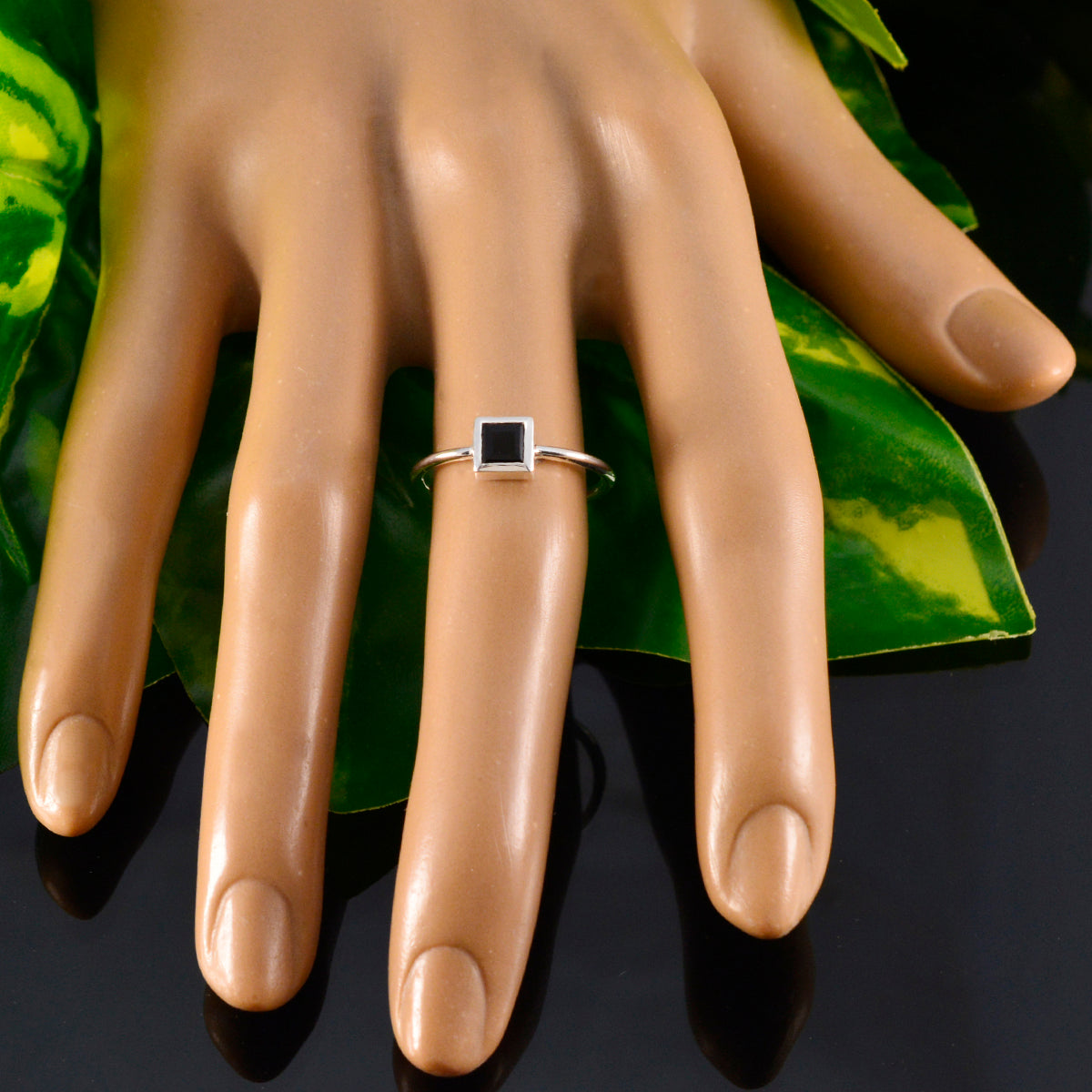 Sakura Luxurious Black Solitaire Ring
