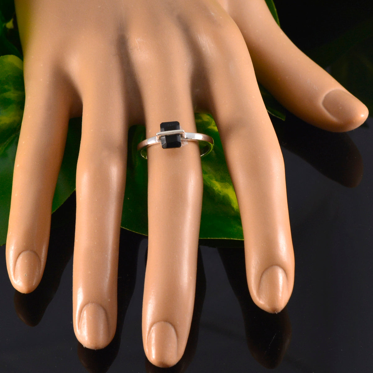Yuki Luxurious Black Solitaire Ring