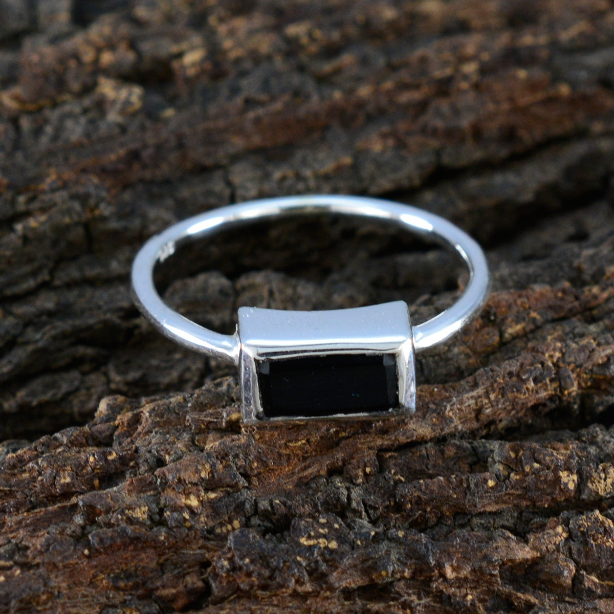 Maria Sophisticated Black Solitaire Ring
