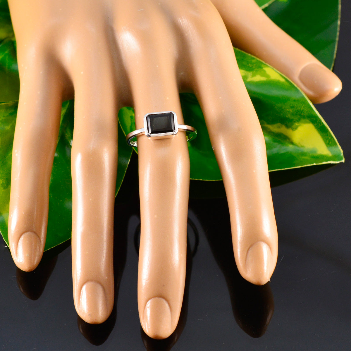 Mia Luxurious Black Solitaire Ring