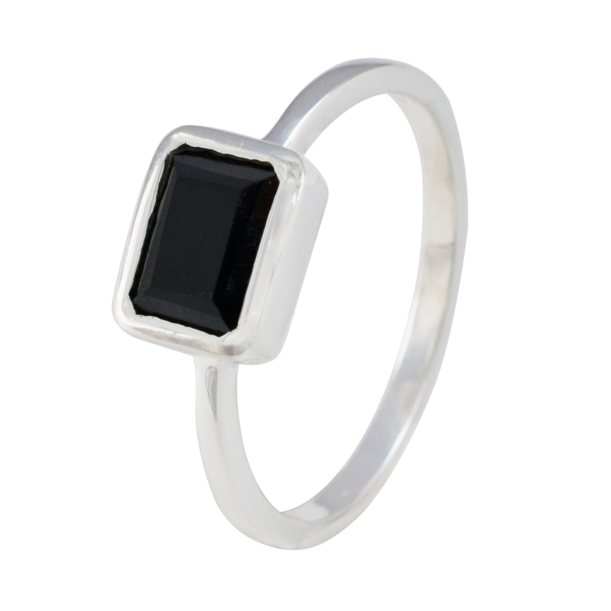 Mia Luxurious Black Solitaire Ring