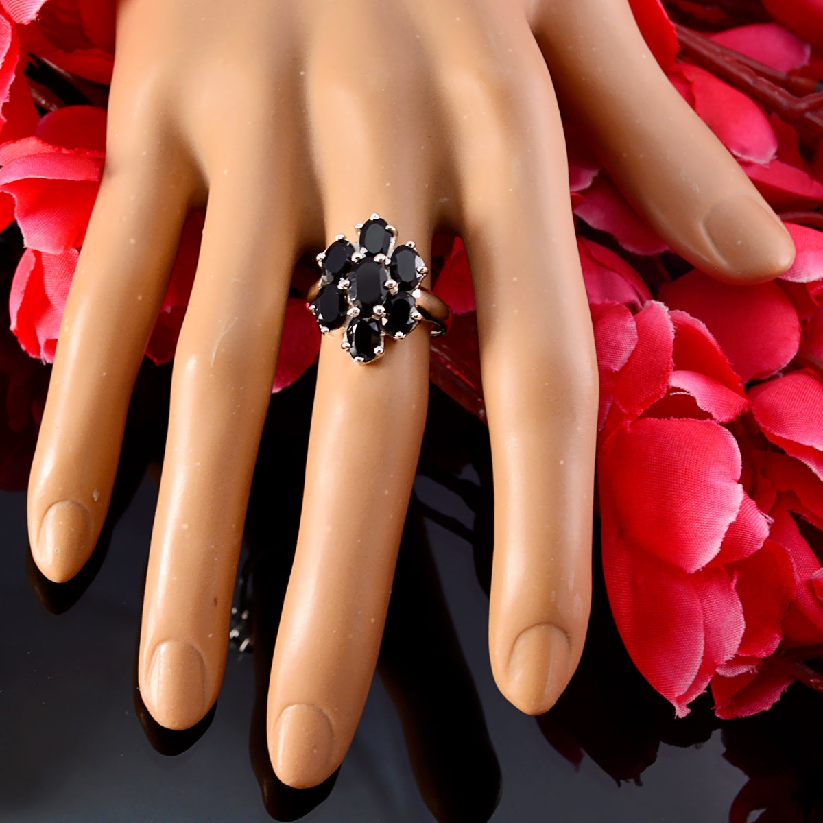 lara Floral Black Hepta Ring