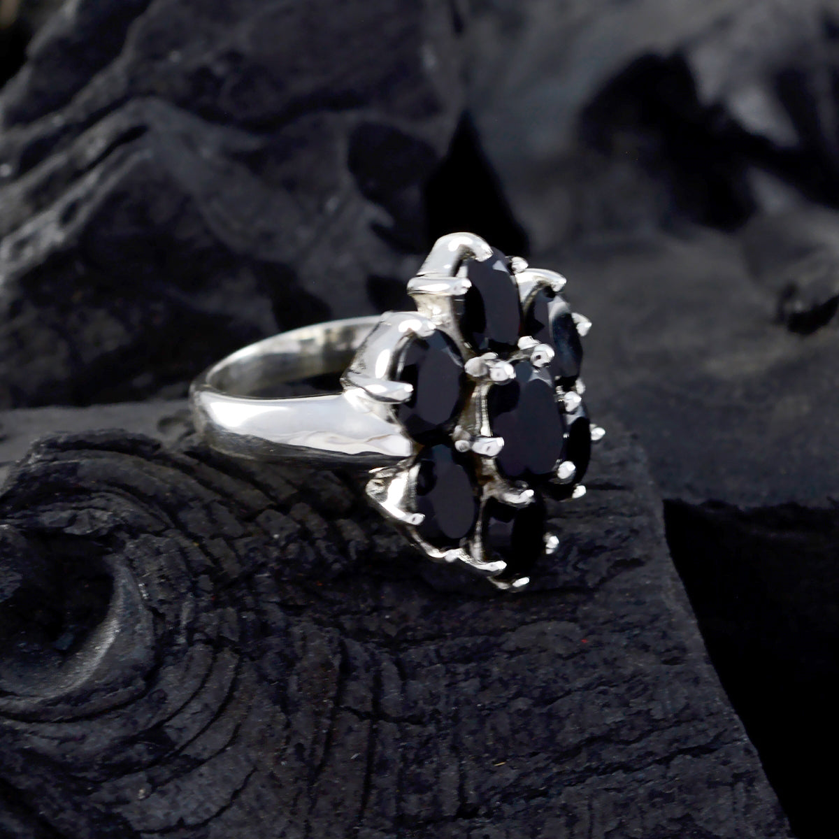 lara Floral Black Hepta Ring