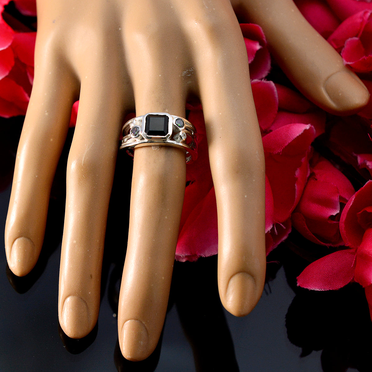 Luisa Contemporary Black Penta Ring