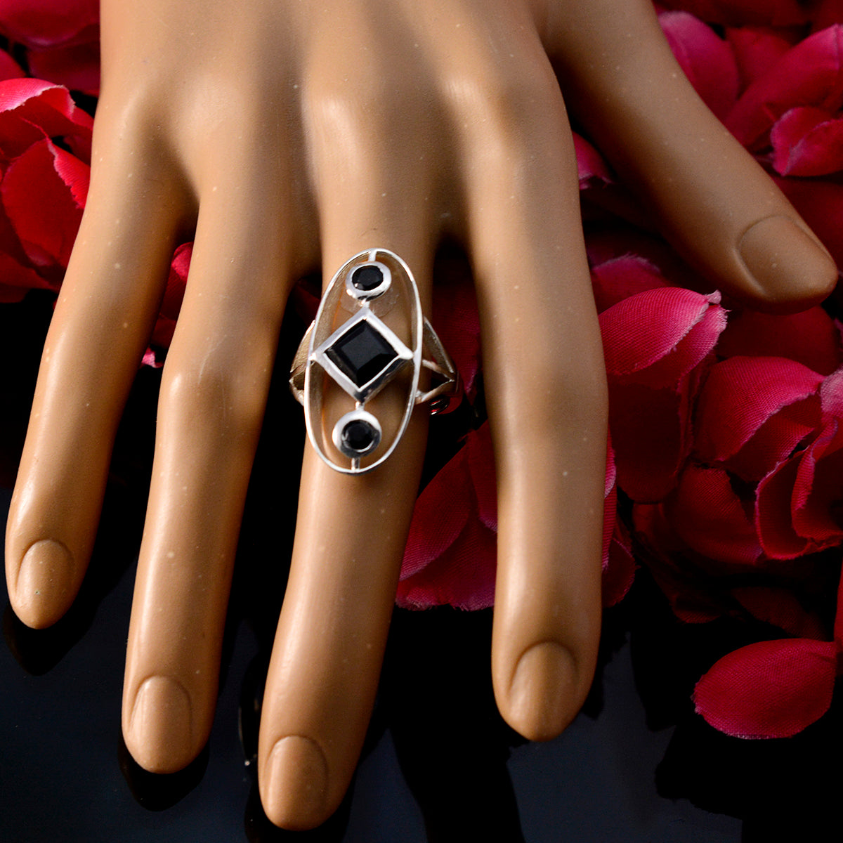 Lea Feminine Black Trilogy Ring