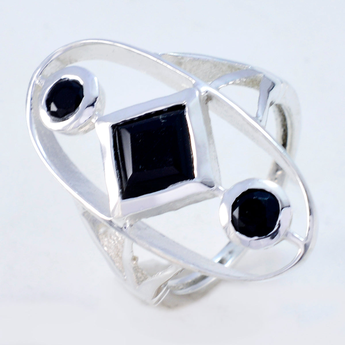 Lea Feminine Black Trilogy Ring
