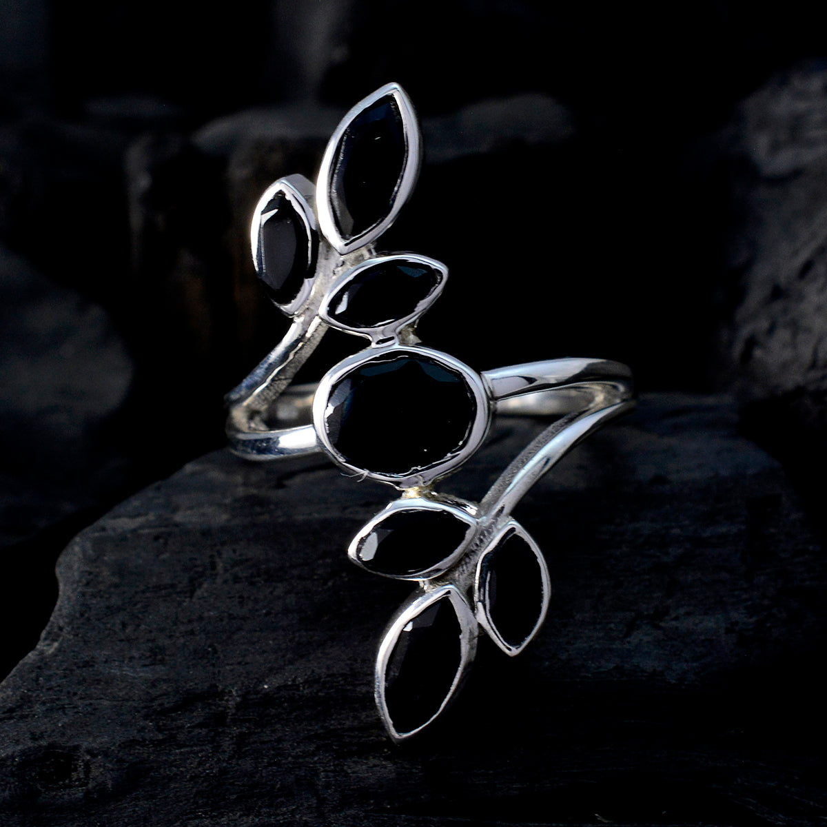Lucy Leafy Black Hepta Ring