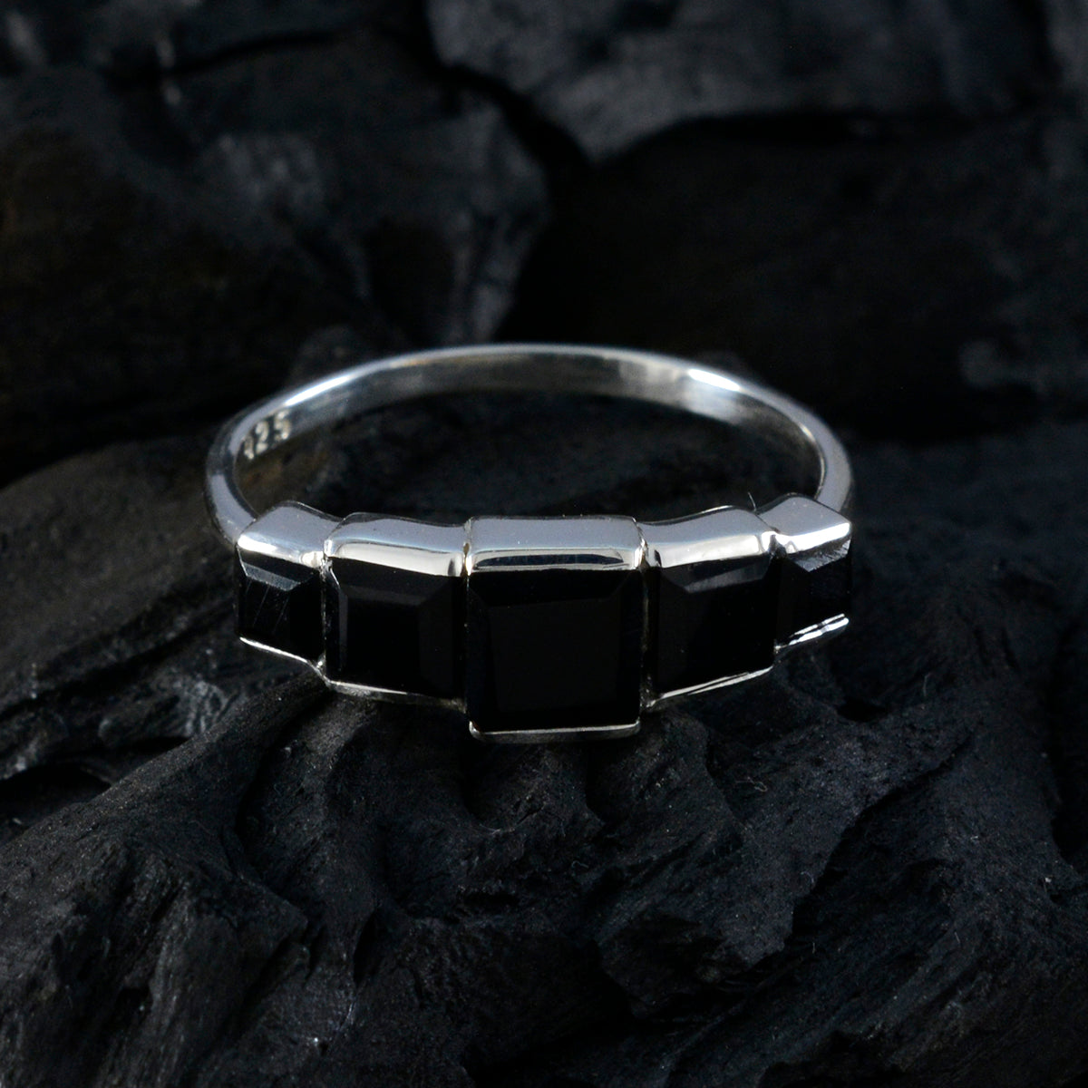 Audrey Glamorous Black Penta Ring