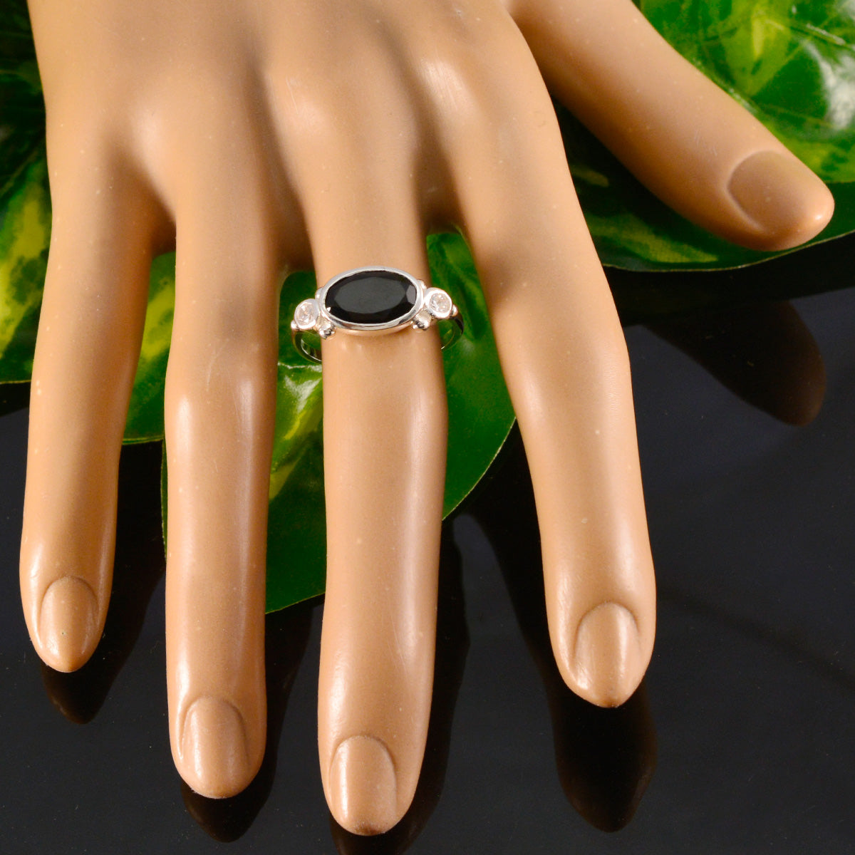 Natalie Trendy Black Trilogy Ring