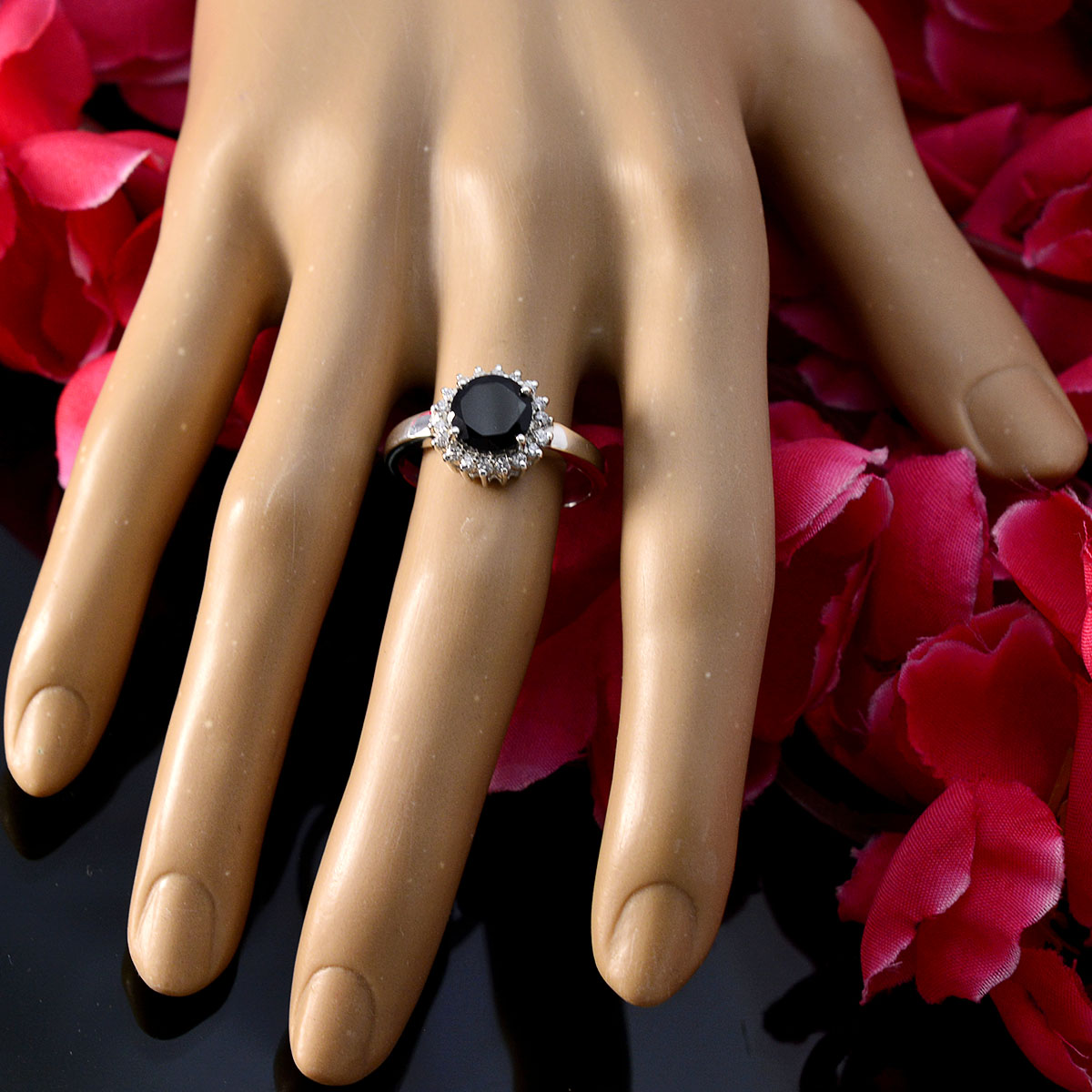 Araya Feminine Black Halo Ring
