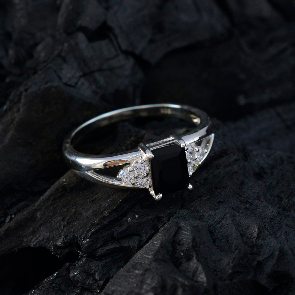 Ling Trendy Black Halo Ring