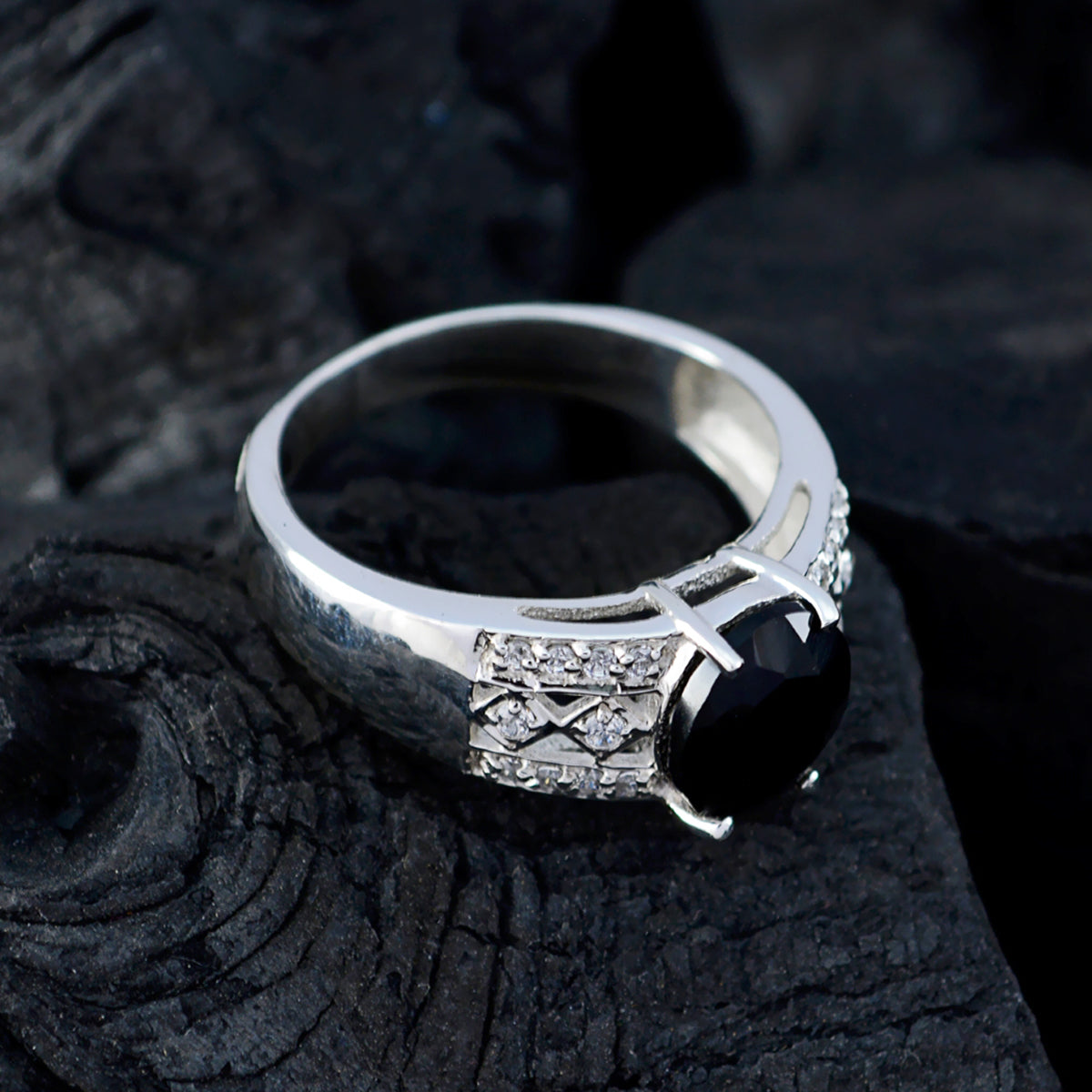 Mathilde Artisan Black Halo Ring