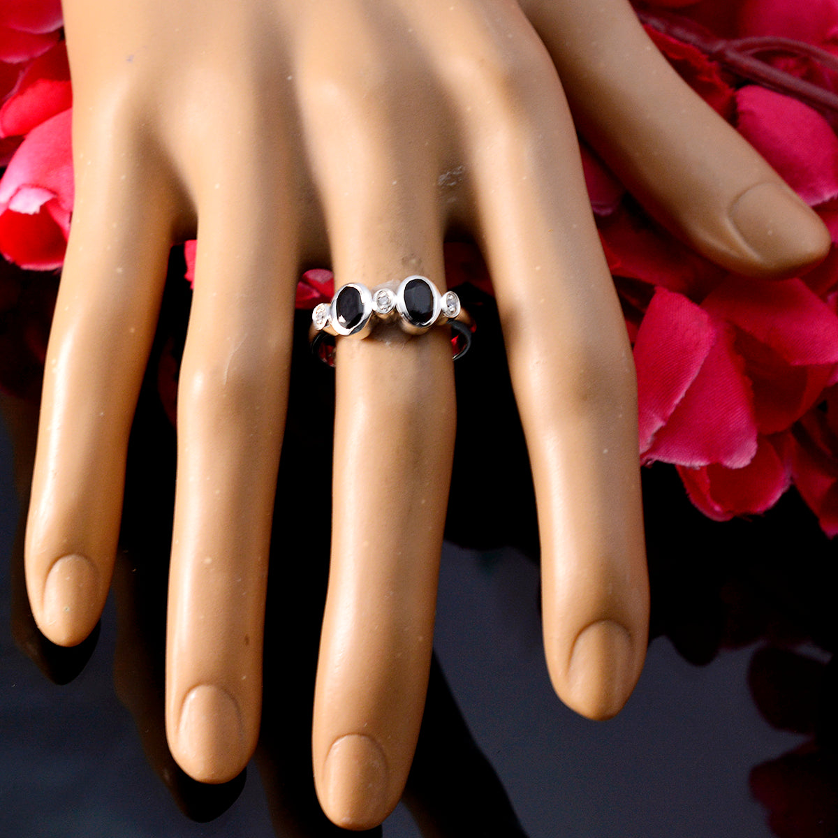Nari Artisan Black Halo Ring