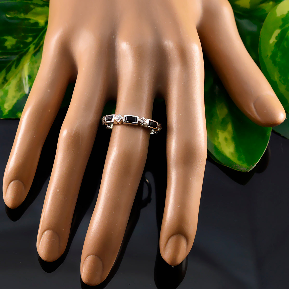 Priya Trendy Black quarter Band