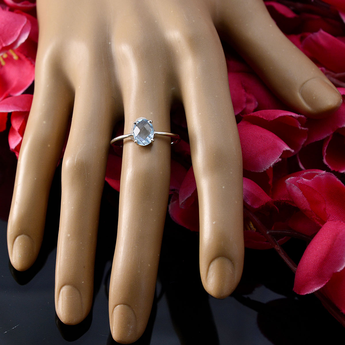 Ji-eun Graceful Blue Solitaire Ring